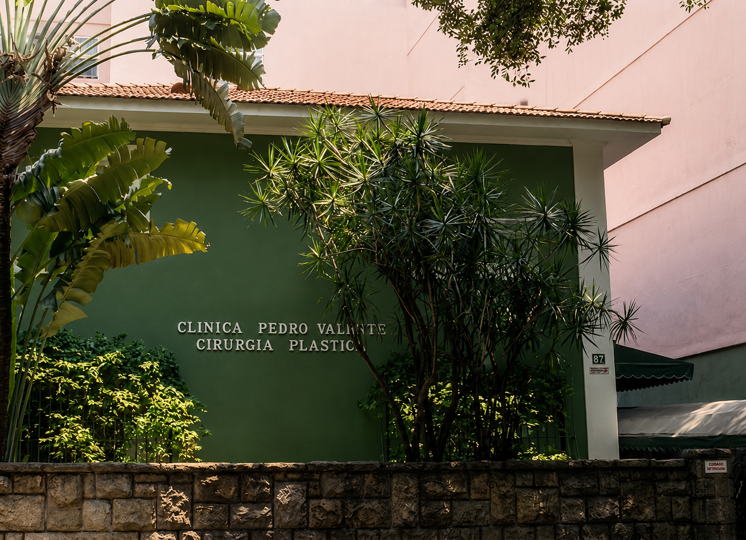 Fachada da Clínica Pedro Valente